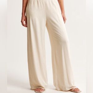 Abercrombie & Fitch Cream Wide Leg Pants High-Rise (PRICEDROP)